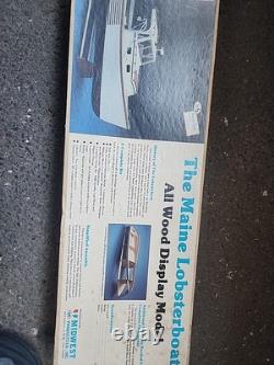 BATEAU DE HOMARD DU MAINE Modèle en bois Produits du Midwest #953 Boîte ouverte