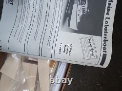 BATEAU DE HOMARD DU MAINE Modèle en bois Produits du Midwest #953 Boîte ouverte