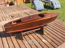 Bateau Modèle. La Construction En Bois D'avant-guerre