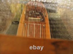 Bateau à moteur en bois assemblé en cèdre Muskoka avec vitrine en verre