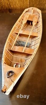Bateau à rames en bois / modèle de skiff à rames