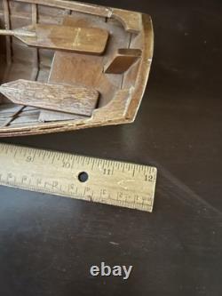Bateau à rames en bois / modèle de skiff à rames