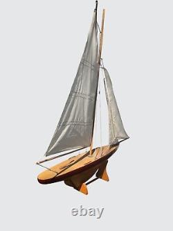 Bateau à voile sloop de modélisme vintage pour collectionneurs nautiques ou maritimes