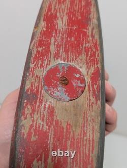 Bateau de guerre en bois antique d'art populaire, navire de l'armée, jouets primitifs, marine, unique en son genre.