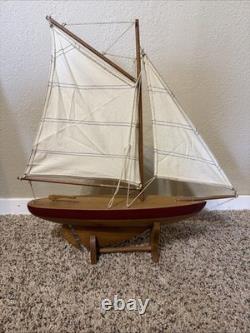 Bateau de modélisme vintage sloop à voile pour collectionneurs nautiques ou maritimes