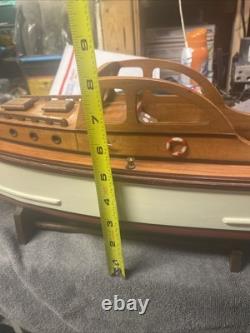 Bateau de vitesse en bois de style Nautique Chris Craft vintage en excellent état