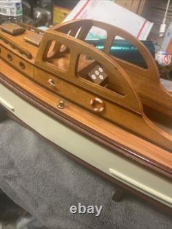 Bateau de vitesse en bois de style Nautique Chris Craft vintage en excellent état