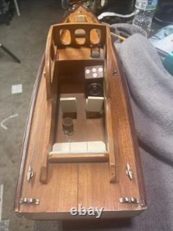 Bateau de vitesse en bois de style Nautique Chris Craft vintage en excellent état