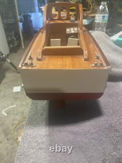 Bateau de vitesse en bois de style Nautique Chris Craft vintage en excellent état