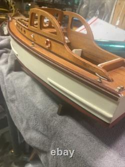 Bateau de vitesse en bois de style Nautique Chris Craft vintage en excellent état