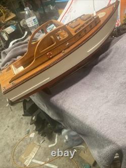 Bateau de vitesse en bois de style Nautique Chris Craft vintage en excellent état