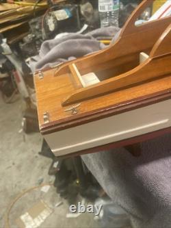 Bateau de vitesse en bois de style Nautique Chris Craft vintage en excellent état