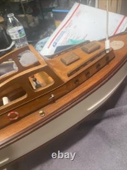 Bateau de vitesse en bois de style Nautique Chris Craft vintage en excellent état