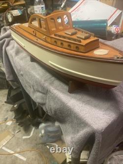 Bateau de vitesse en bois de style Nautique Chris Craft vintage en excellent état