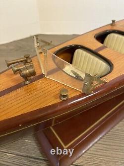 Bateau de vitesse nautique en bois de mahogany vintage des années 1950 sur support