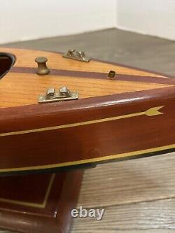 Bateau de vitesse nautique en bois de mahogany vintage des années 1950 sur support