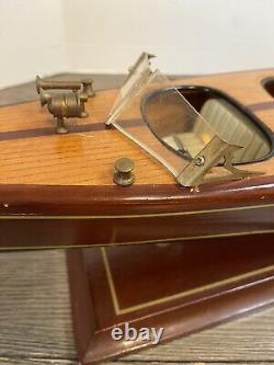 Bateau de vitesse nautique en bois de mahogany vintage des années 1950 sur support