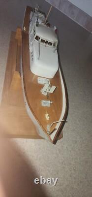 Bateau électrique en bois modèle du milieu du 20ème siècle