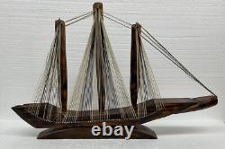 Bateau en bois fait main vintage MCM 31 art de la ficelle nautique modèle de voilier