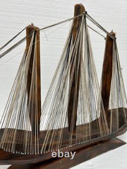 Bateau en bois fait main vintage MCM 31 art de la ficelle nautique modèle de voilier