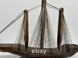 Bateau en bois fait main vintage MCM 31 art de la ficelle nautique modèle de voilier
