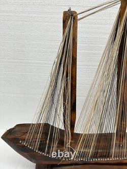 Bateau en bois fait main vintage MCM 31 art de la ficelle nautique modèle de voilier