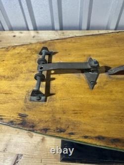 Bateau modèle de yacht à voile ancien c. 1890-1920, 31 accessoires en laiton avec support