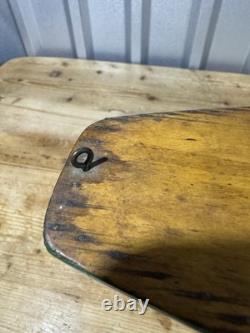 Bateau modèle de yacht à voile ancien c. 1890-1920, 31 accessoires en laiton avec support