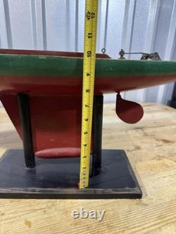 Bateau modèle de yacht à voile ancien c. 1890-1920, 31 accessoires en laiton avec support