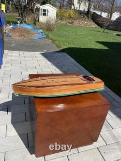 Bateau modèle en bois à l’échelle, speed boat runabout Gar Wood Speedster 1934 entièrement construit