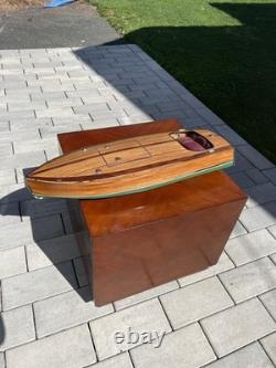 Bateau modèle en bois à l’échelle, speed boat runabout Gar Wood Speedster 1934 entièrement construit