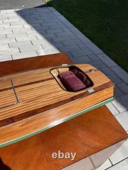 Bateau modèle en bois à l’échelle, speed boat runabout Gar Wood Speedster 1934 entièrement construit