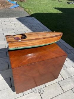 Bateau modèle en bois à l’échelle, speed boat runabout Gar Wood Speedster 1934 entièrement construit