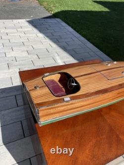 Bateau modèle en bois à l’échelle, speed boat runabout Gar Wood Speedster 1934 entièrement construit