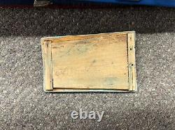 Bateau-modèle en bois vintage rare bleu et rouge fabriqué au Japon, fonctionnant sur batterie.