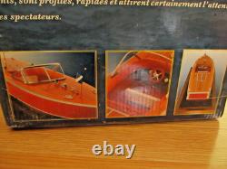 Bateau rapide en bois assemblé en cèdre Muskoka avec vitrine en verre