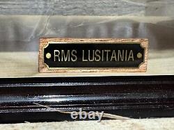 Beau grand modèle de bateau en bois du RMS Lusitania, grand paquebot océanique britannique, 39 NOUVEAU