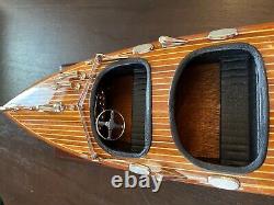 Beau modèle de bateau en bois de grand TYPHOON 1929 avec base ASA029