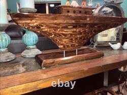 Beau modèle de bateau en bois sculpté à la main, pièce unique, décor 37L X 14H X 6,5W