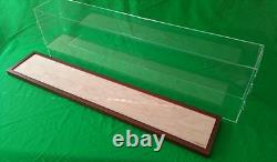 Boîte de présentation en acrylique de 35 avec base en bois pour objets de collection de paquebots de croisière
<br/>