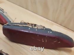 Collection de modèles de bateaux anciens très anciens de navires et de bateaux anciens