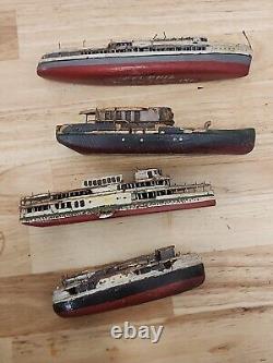 Collection de modèles de bateaux anciens très anciens de navires et de bateaux anciens