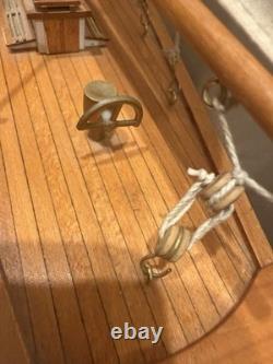 Coupe de l’America Columbia 1958 Maquette de yacht en bois, voilier construit à la main, bateau de 12 mètres