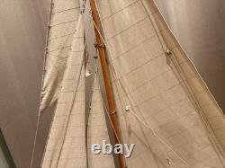 Coupe de l’America Columbia 1958 Maquette de yacht en bois, voilier construit à la main, bateau de 12 mètres