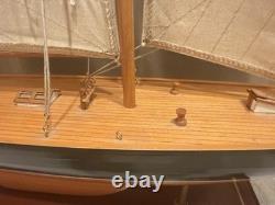 Coupe de l’America Columbia 1958 Maquette de yacht en bois, voilier construit à la main, bateau de 12 mètres