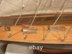 Coupe de l’America Columbia 1958 Maquette de yacht en bois, voilier construit à la main, bateau de 12 mètres