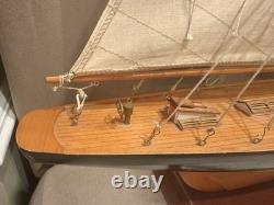 Coupe de l’America Columbia 1958 Maquette de yacht en bois, voilier construit à la main, bateau de 12 mètres