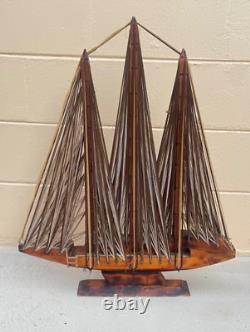 Énorme modèle de bateau en bois et en corde 29 en forme de navire debout - style nautique des années 50 - bateau en bois vintage