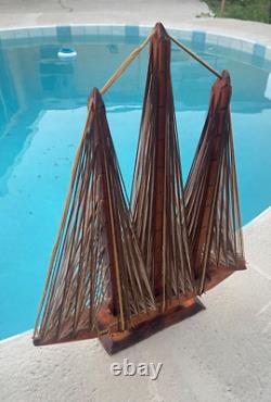 Énorme modèle de bateau en bois et en corde 29 en forme de navire debout - style nautique des années 50 - bateau en bois vintage