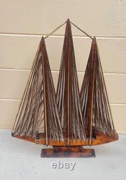 Énorme modèle de bateau en bois et en corde 29 en forme de navire debout - style nautique des années 50 - bateau en bois vintage